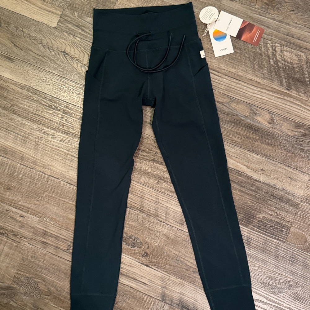 NWT - Vuori - Daily Pocket Legging - Grass - Size XS